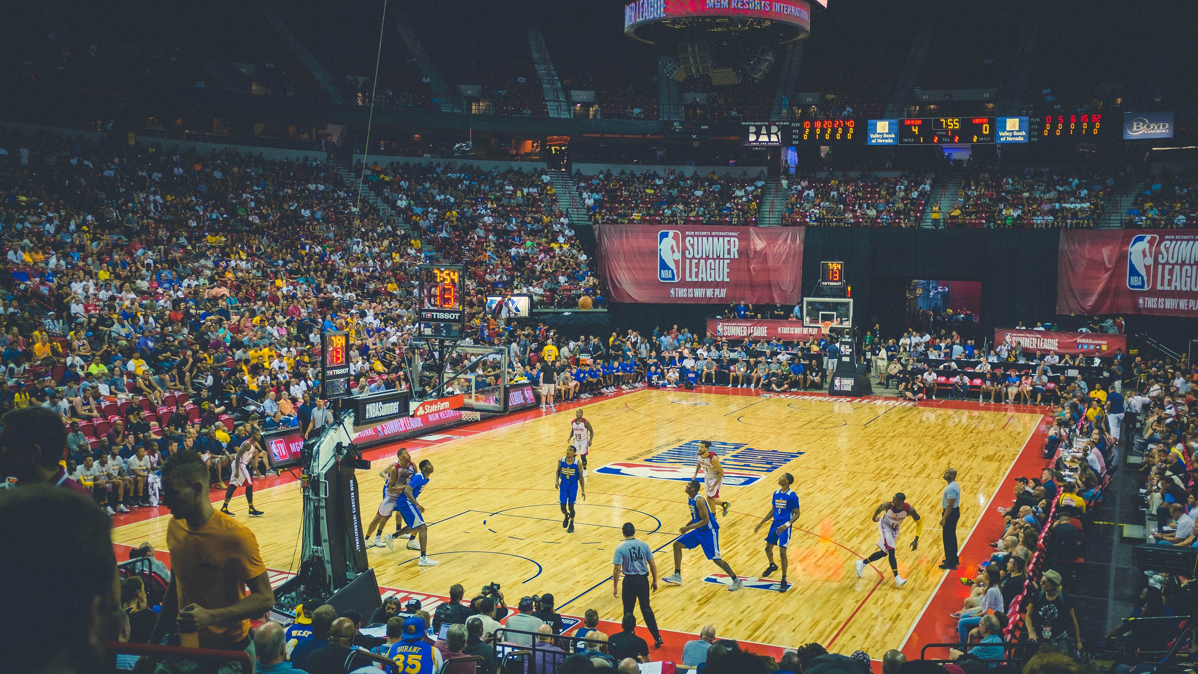 扎卡里·里萨谢在NBA常规赛中砍下38分，扎卡里亚拜仁