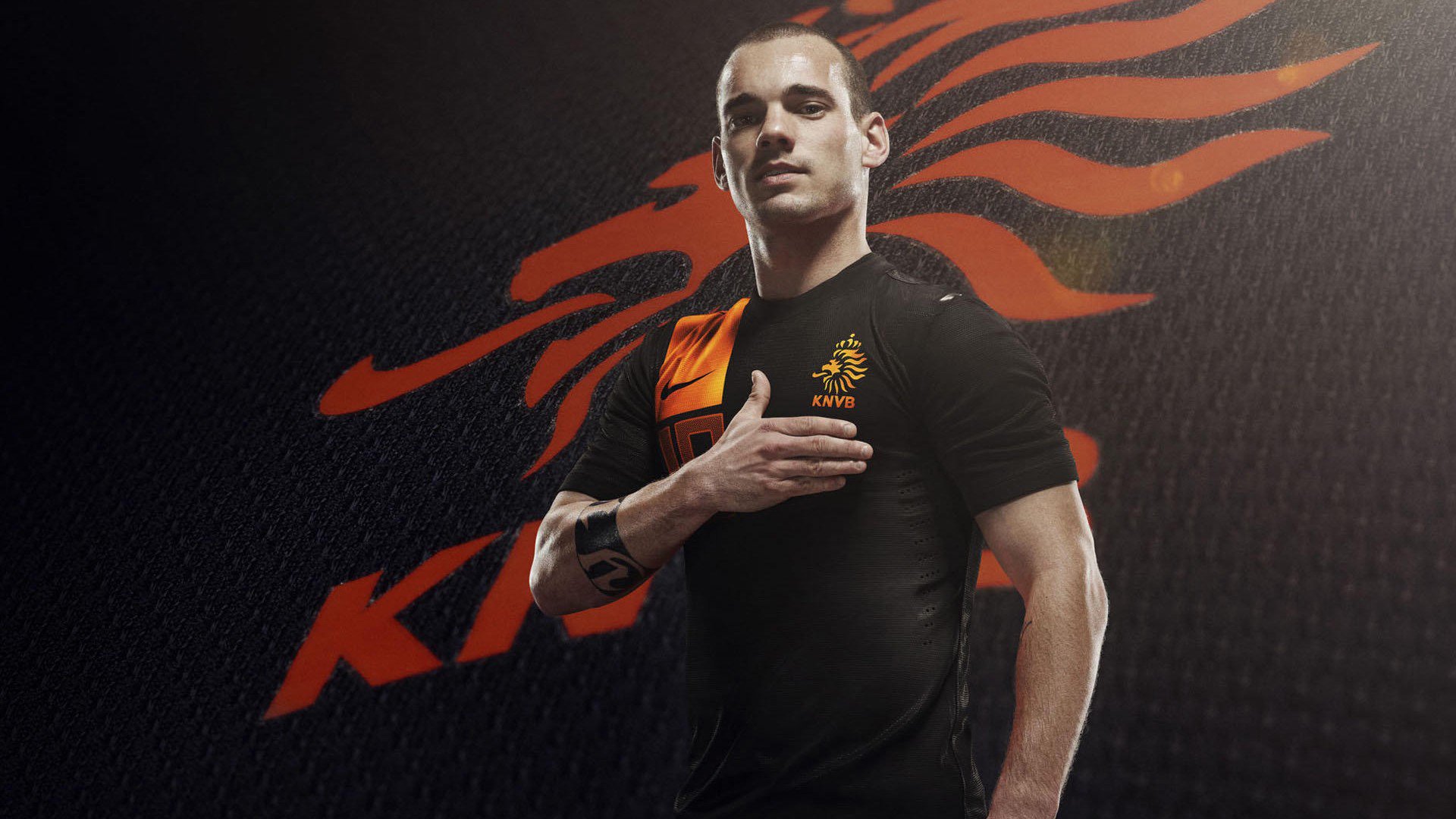 重要比赛中球队实力尽显，角逐激烈，足球比赛中,球队包括